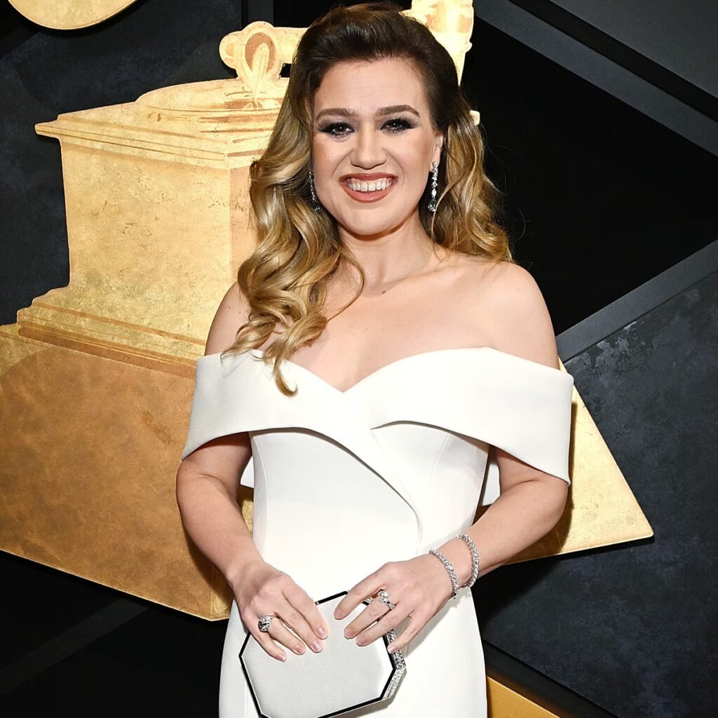 Art of Play Responds to Kelly Clarkson’s Claim About Pretty Woman Treatment
