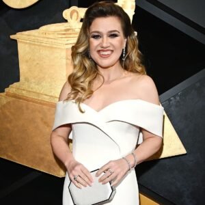 Art of Play Responds to Kelly Clarkson’s Claim About Pretty Woman Treatment
