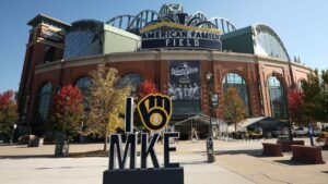 Live updates, analysis from Rays-Brewers World Series Game 1