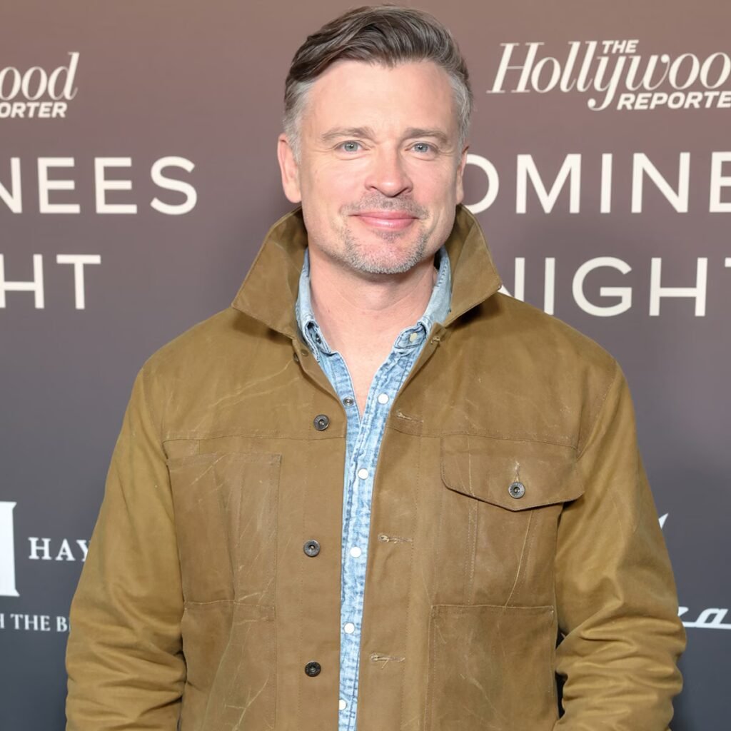 Tom Welling Reacts to Viral NSFW Hotel Window Photo